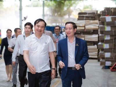 HONORED TO WELCOME COMRADE VO VAN HUNG &ndash; DEPUTY MINISTER OF AGRICULTURE & ENVIRONMENT TO VINA T&T GROUP&rsquo;S KIM THANH FACTORY